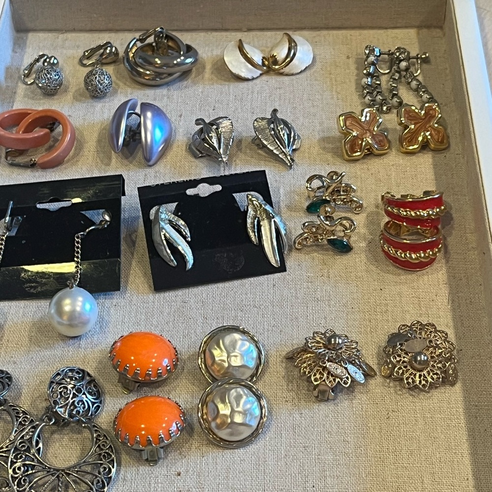 Lot of 16 pairs vintage clip-on earrings & screwbacks